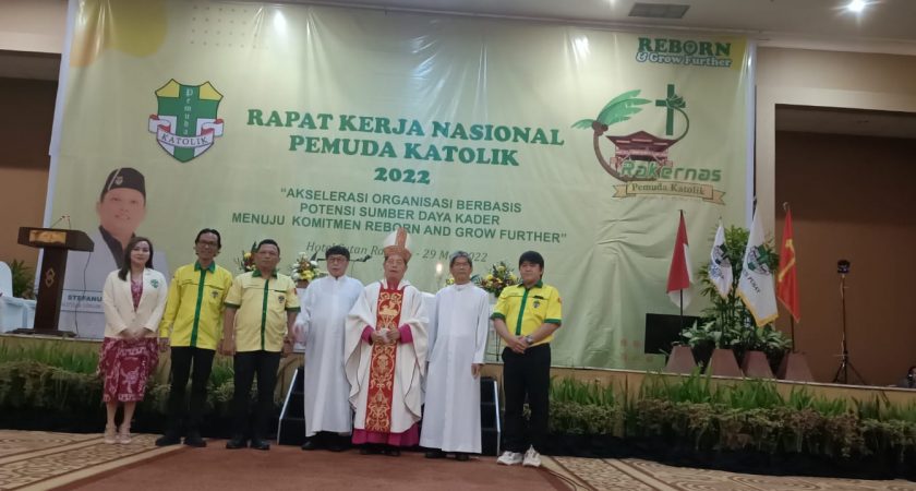 Uskup Manado Mgr. Benedictus Estephanus Rolly Untu, MSC Pimpin Misa Pembukaan Rakernas Pemuda Katolik 2022